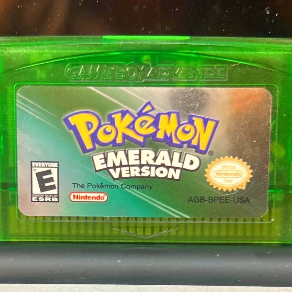 Gameboy Pokemon Emerald Version Game